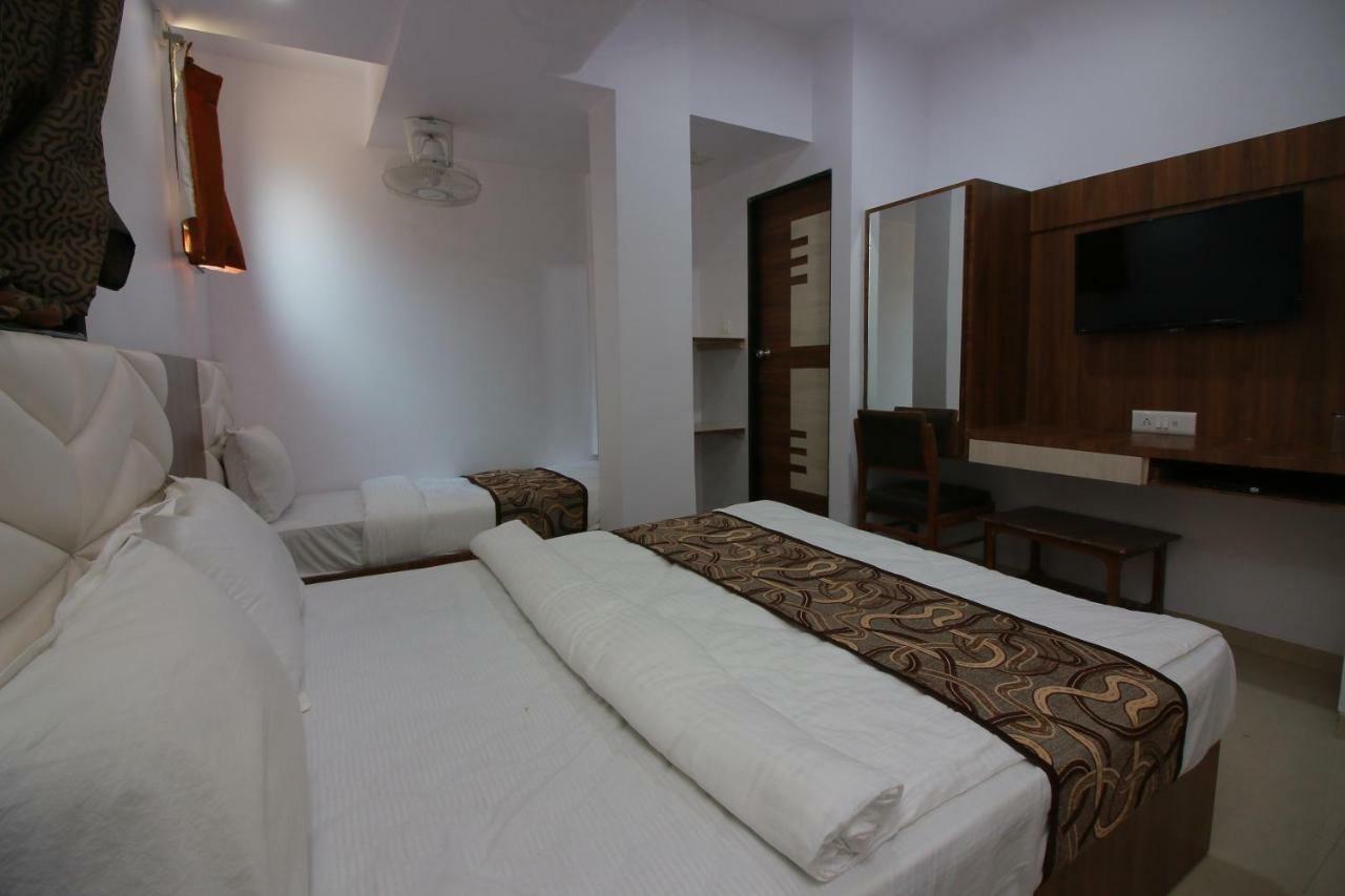 Hotel Apex Нави Мумбай Екстериор снимка