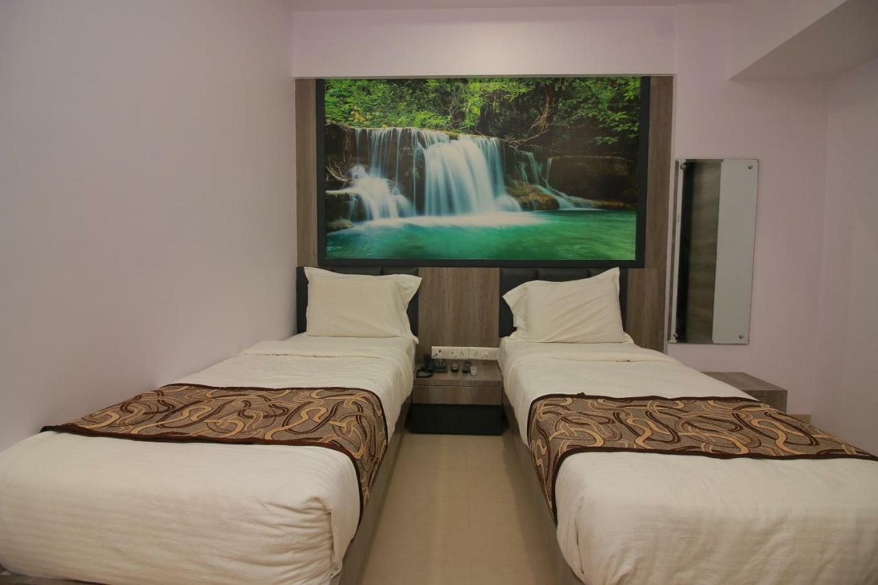 Hotel Apex Нави Мумбай Екстериор снимка