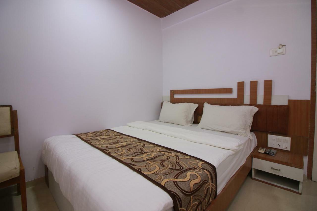 Hotel Apex Нави Мумбай Екстериор снимка