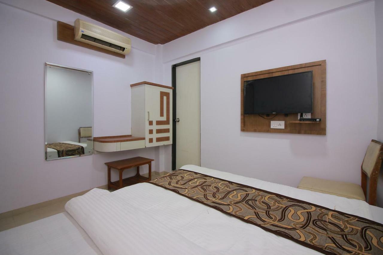 Hotel Apex Нави Мумбай Екстериор снимка