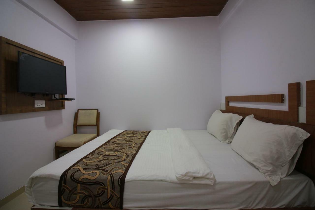Hotel Apex Нави Мумбай Екстериор снимка