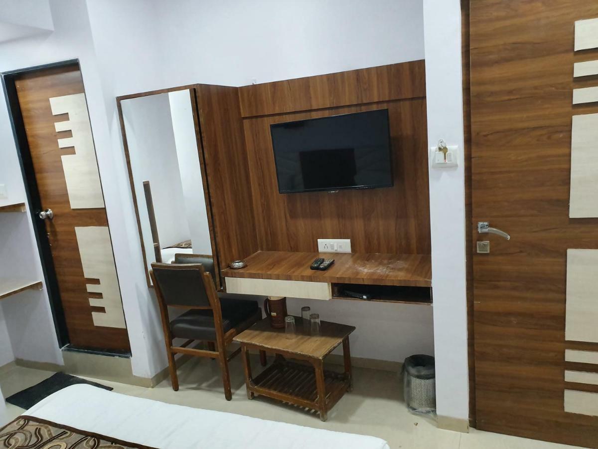 Hotel Apex Нави Мумбай Екстериор снимка